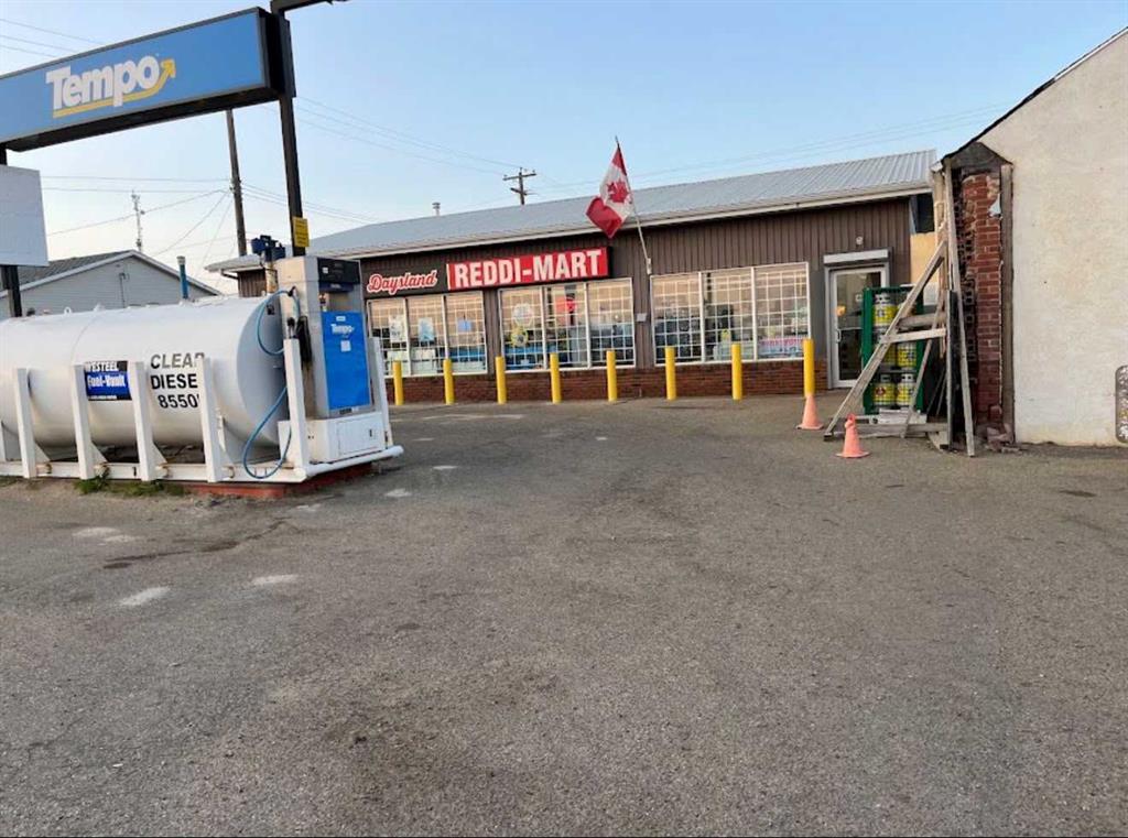 Gas Station, Liquor Store in Daysland, Alberta